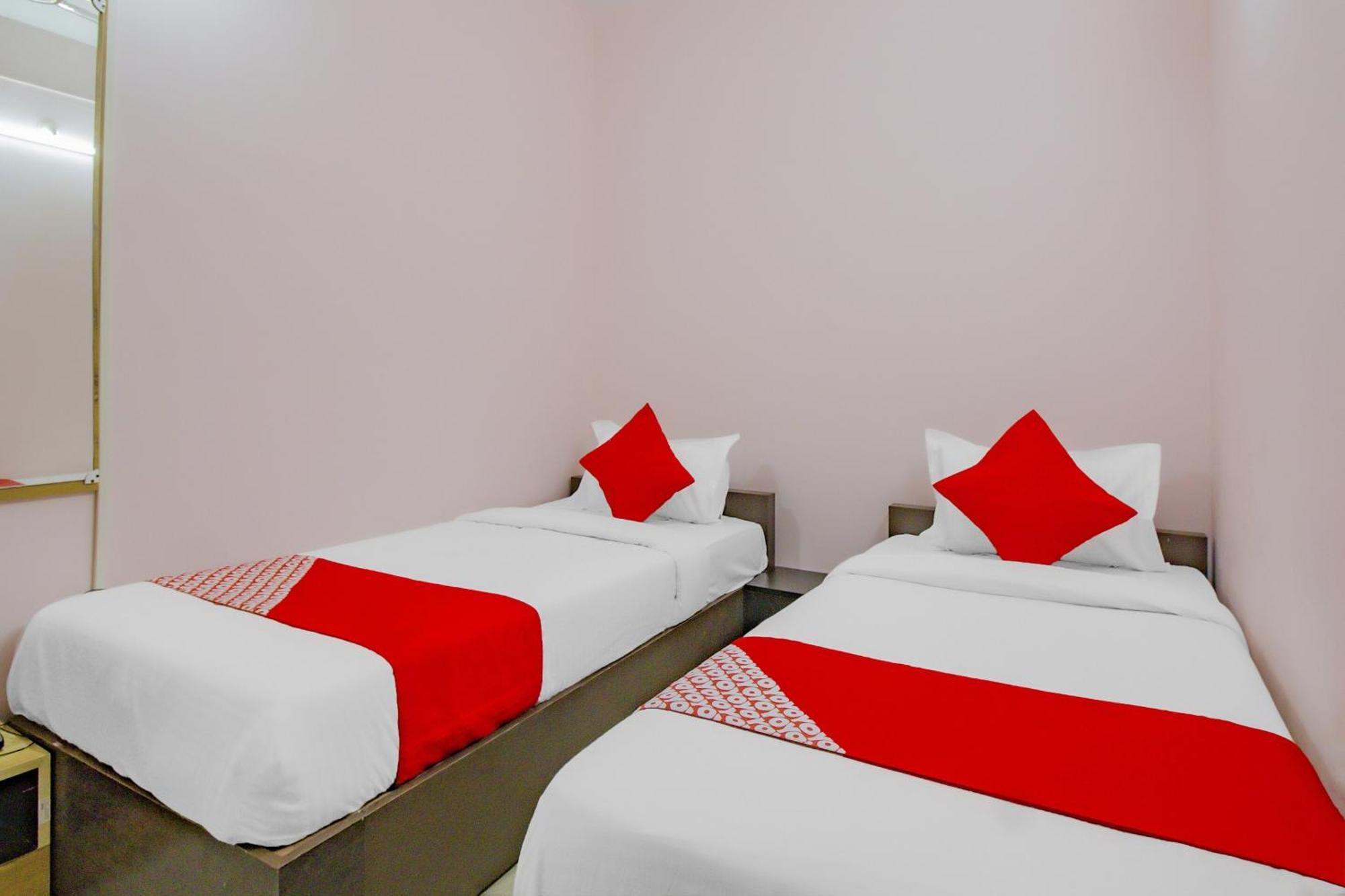 Oyo 79181 Sri Dhanalakshmi Boarding & Lodging Бангалор Экстерьер фото