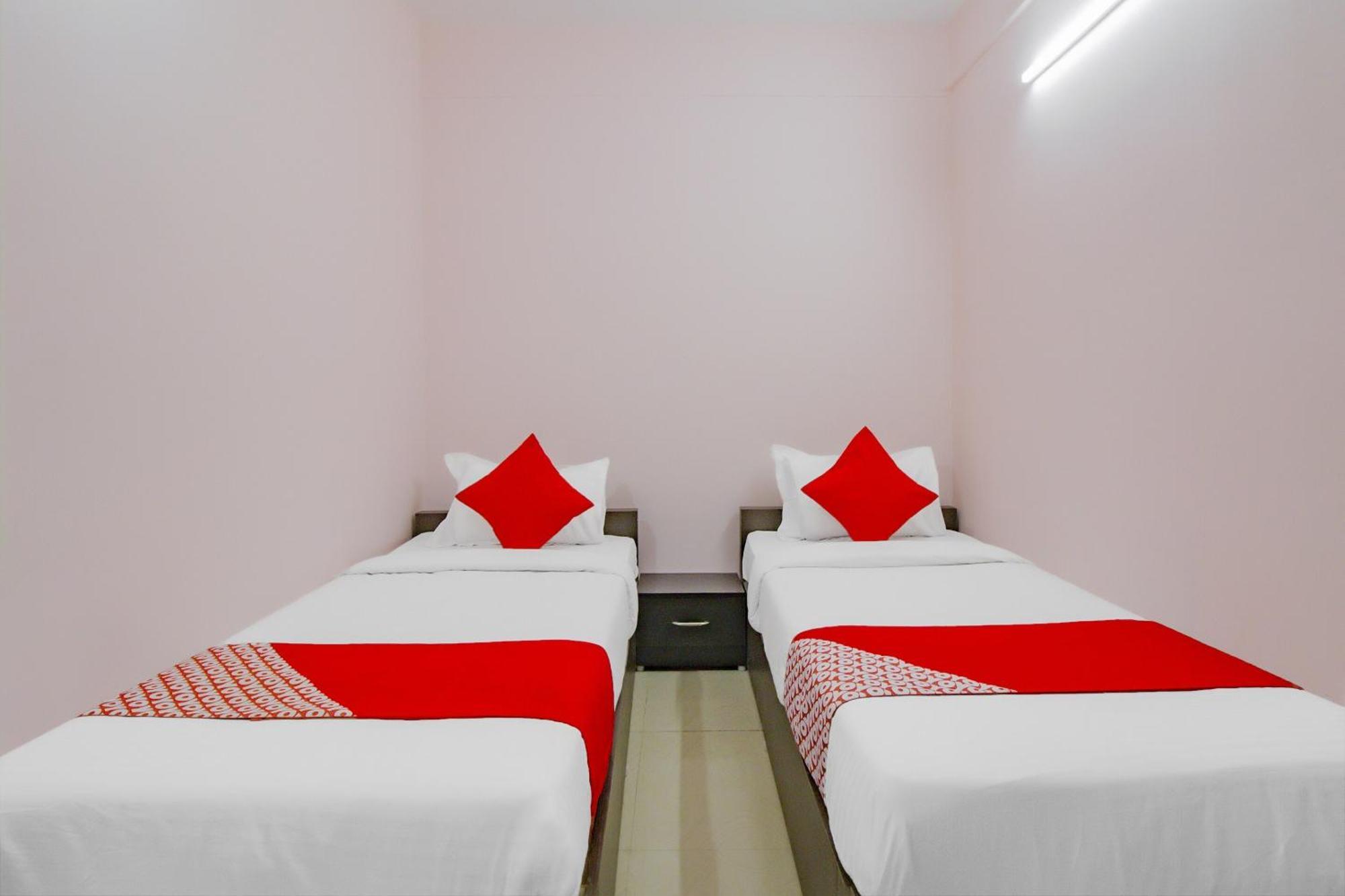 Oyo 79181 Sri Dhanalakshmi Boarding & Lodging Бангалор Экстерьер фото