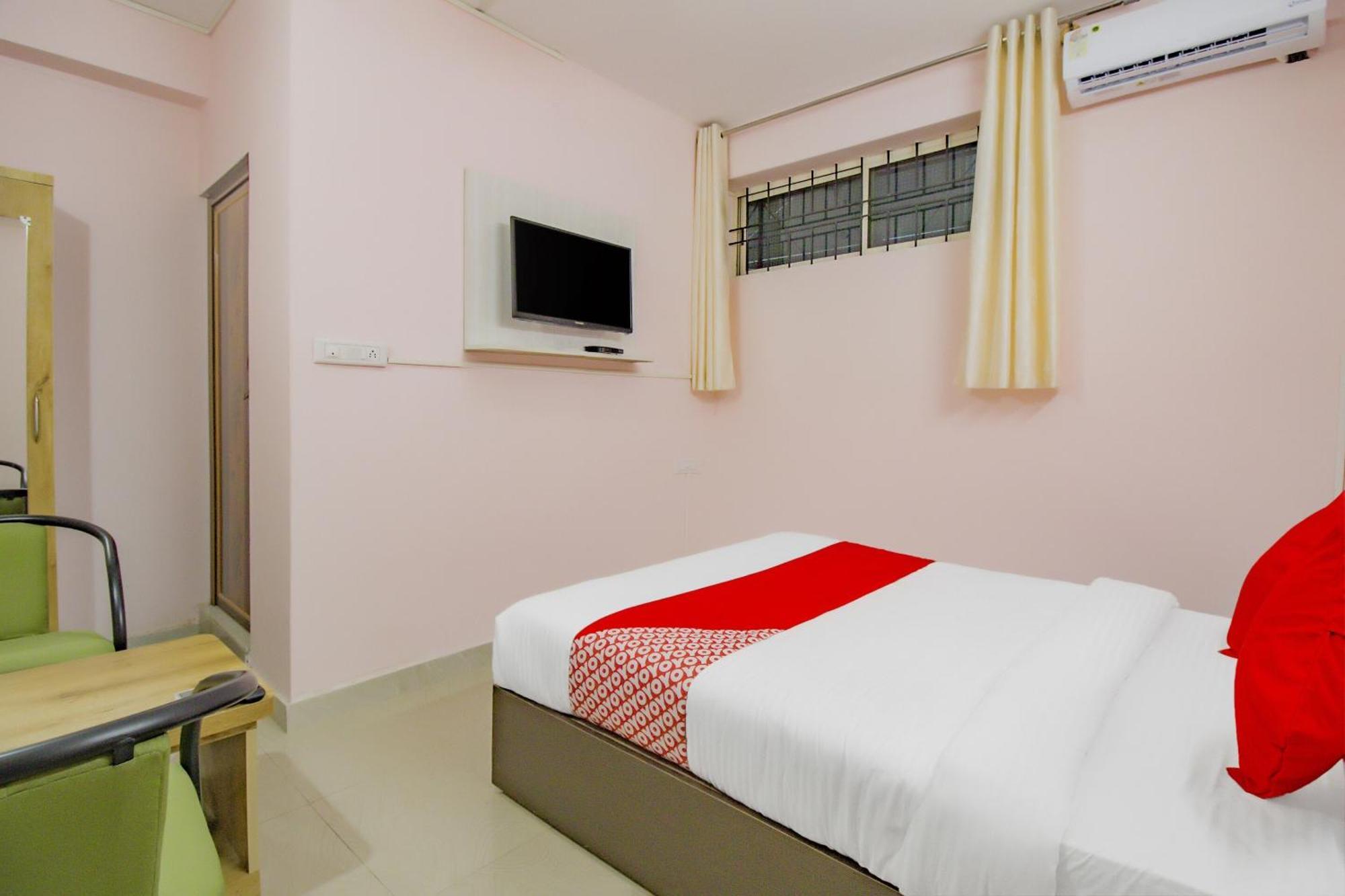 Oyo 79181 Sri Dhanalakshmi Boarding & Lodging Бангалор Экстерьер фото